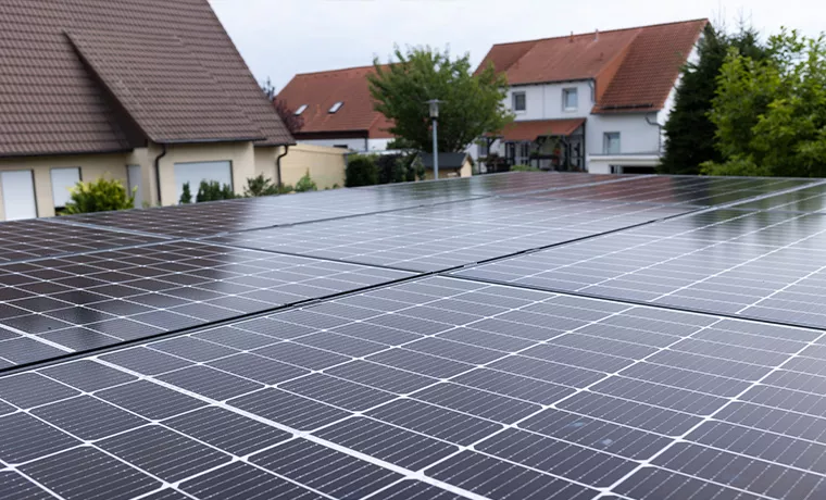 Entreprise d’énergie renouvelable pour installation de panneaux photovoltaïques sur une maison dans un quartier résidentiel, Sigean, L.S.T.S – Le solaire tout simplement